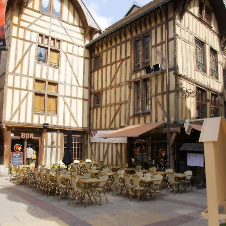 Troyes, 2 Pièces, 2 Personnes - Fr-1-543-94 *